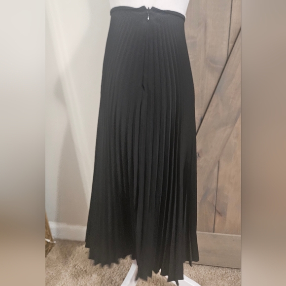 MIU MIU Black Plisse Pleated Crepe Midi. Size XS - Picture 7 of 14
